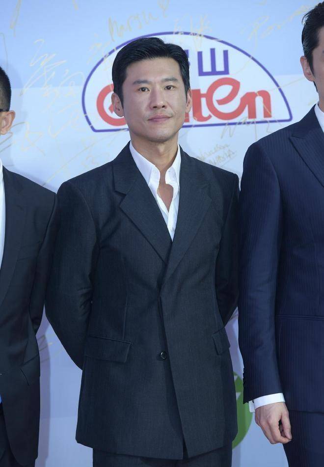 白玉兰红毯：刘亦菲珠圆玉润，万茜长发美翻了，王阳发言亮了-2021白玉兰走红毯