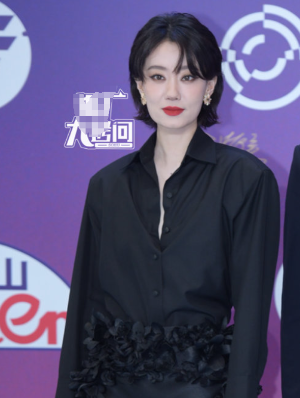 白玉兰红毯：万茜头发染绿，王鸥一脸福相，刘亦菲富态，唐嫣艳压-万茜2021