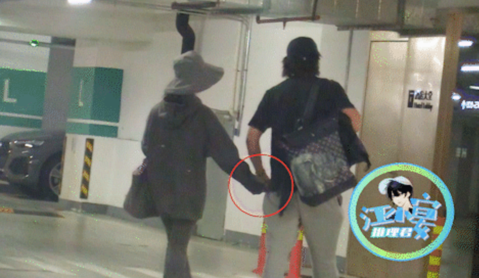 白玉兰红毯：万茜头发染绿，王鸥一脸福相，刘亦菲富态，唐嫣艳压-万茜2021