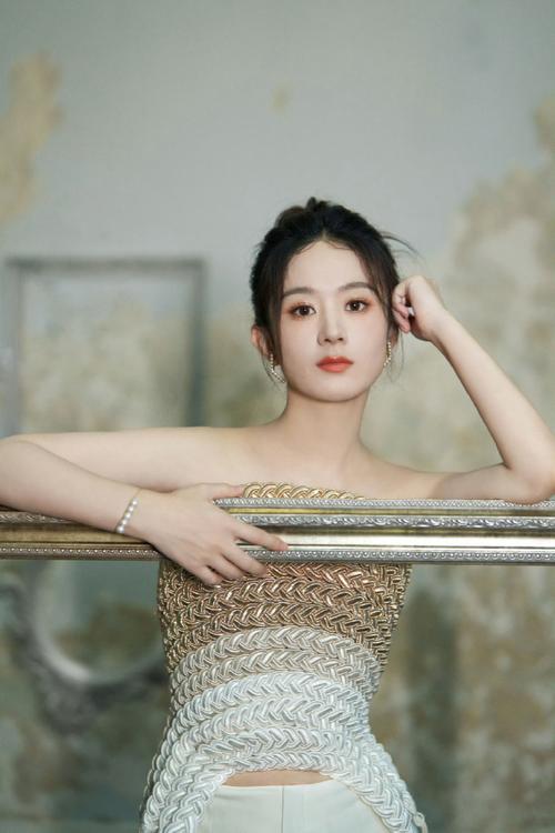 赵丽颖油画大片曝光，网友：这腹肌，我酸了！-赵丽颖绘画