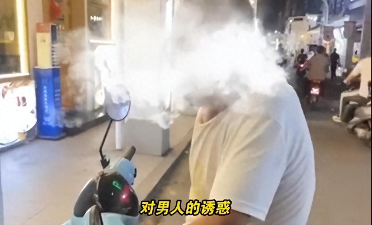 女子穿吊带遭陌生男子指责不端庄 律师：男子的行为构成骚扰-穿吊带的女孩是比较开放吗