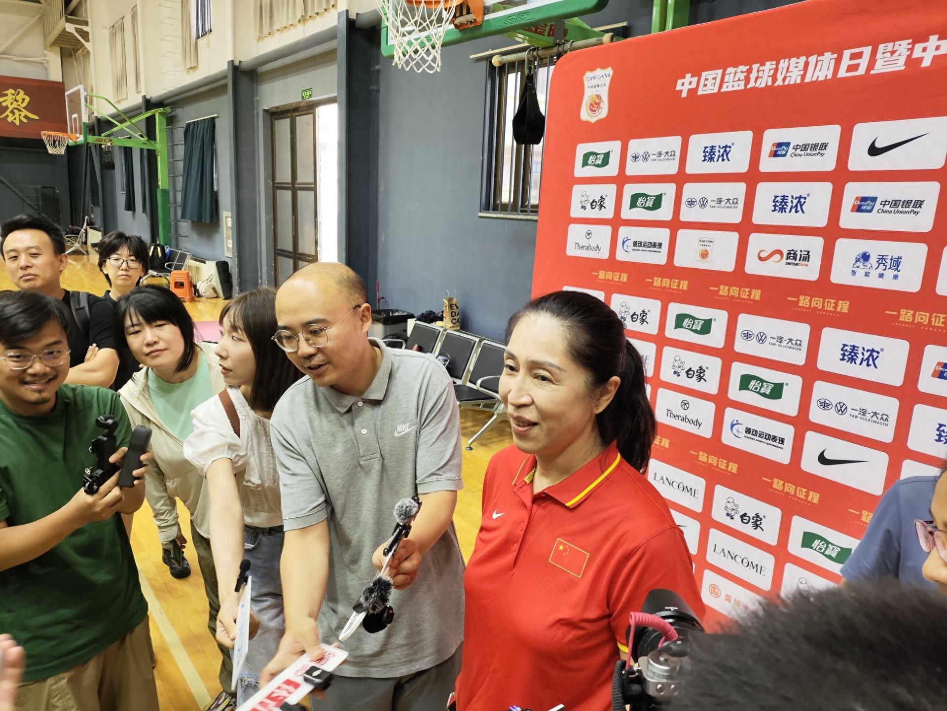 李月汝明日归队 李梦已恢复训练 中国女篮16日奔赴法国-女蓝李月汝简介