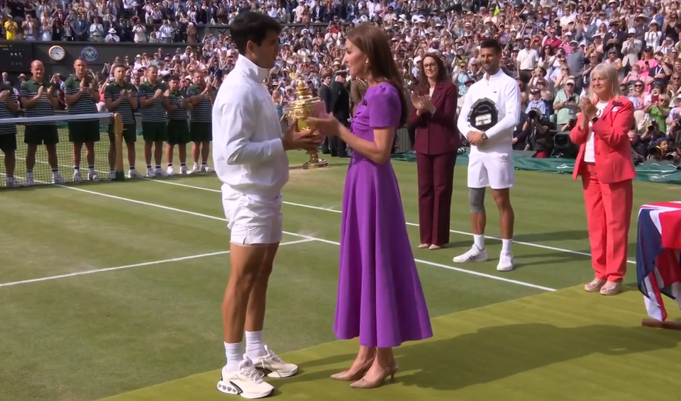 疯狂，阿尔卡拉斯3-0德约，狂揽超2500万奖金，凯特王妃为他颁奖-阿尔卡斯特的苦恼