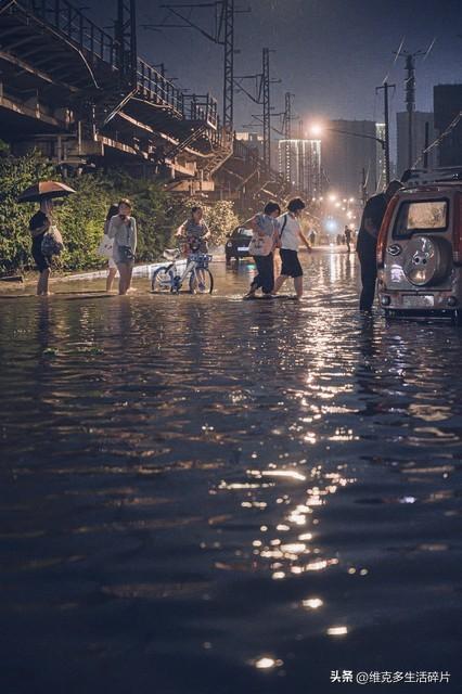 湖北暴雨席卷11地市，1.6万人巡堤抗洪！能否战胜洪水？-湖北暴雨受灾