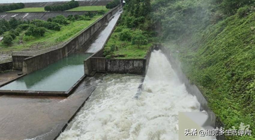 湖北暴雨席卷11地市，1.6万人巡堤抗洪！能否战胜洪水？-湖北暴雨受灾