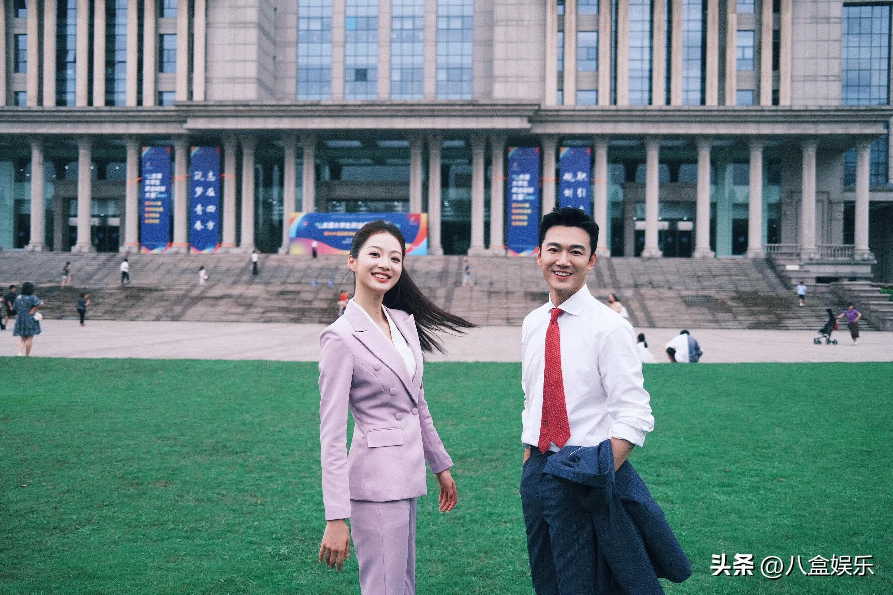 央视最帅男主播与冯琳同框，颜值“爆表”，这个组合也太养眼了！-央视最帅男主播都有谁:他是央视最帅男主持