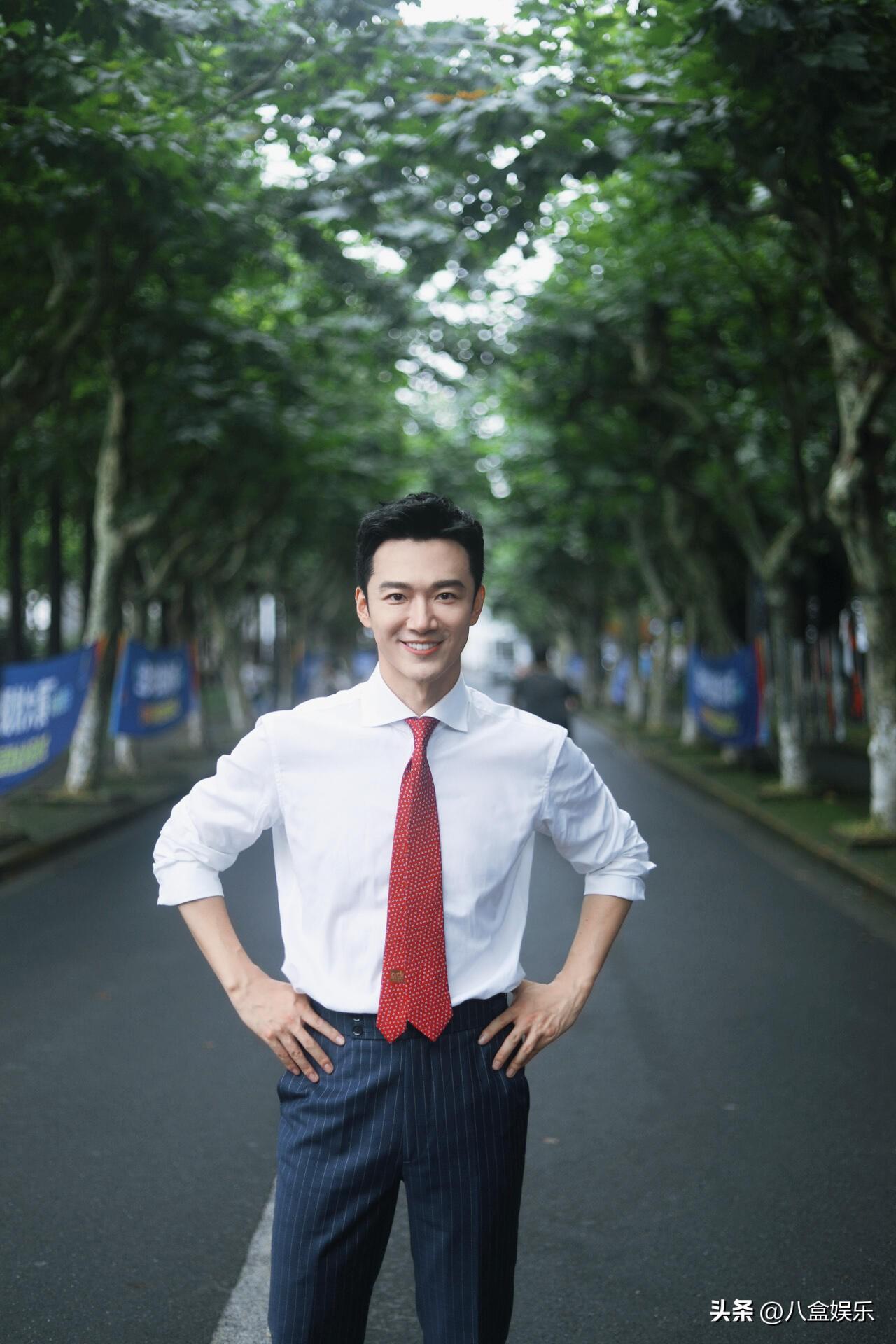 央视最帅男主播与冯琳同框，颜值“爆表”，这个组合也太养眼了！-央视最帅男主播都有谁:他是央视最帅男主持