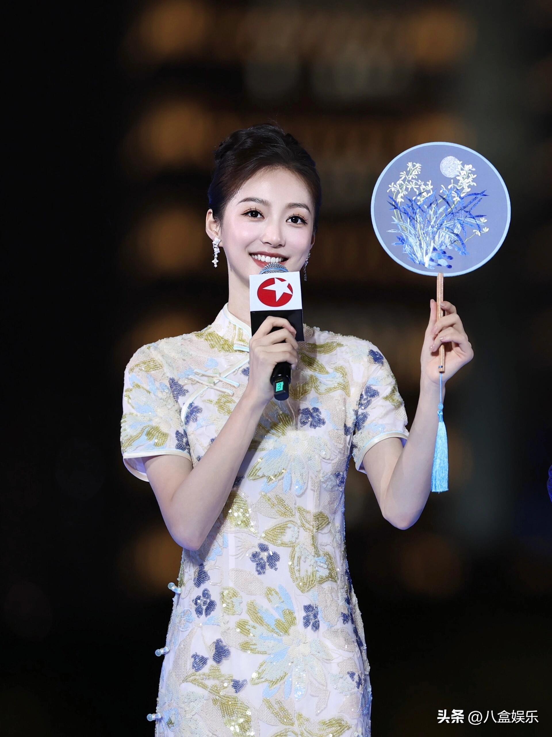 央视最帅男主播与冯琳同框，颜值“爆表”，这个组合也太养眼了！-央视最帅男主播都有谁:他是央视最帅男主持