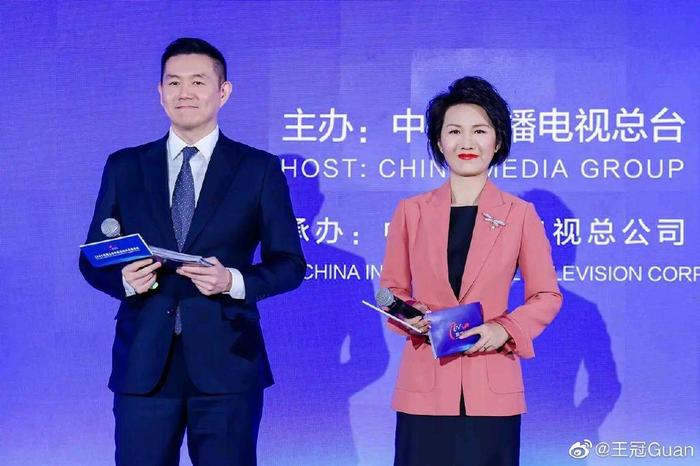 总台最帅英文男主播与最受欢迎英文女主播，同事多年首次搭档主持-主播的英文