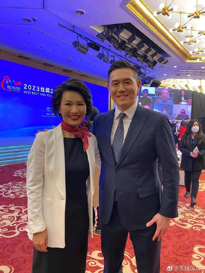 总台最帅英文男主播与最受欢迎英文女主播，同事多年首次搭档主持-主播的英文