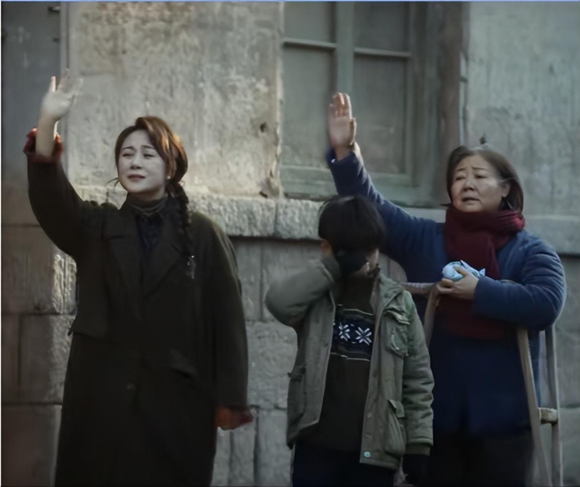 电影《抓娃娃》8个细节解读，原来是一个巨大的西虹市宇宙-抓娃娃动漫图