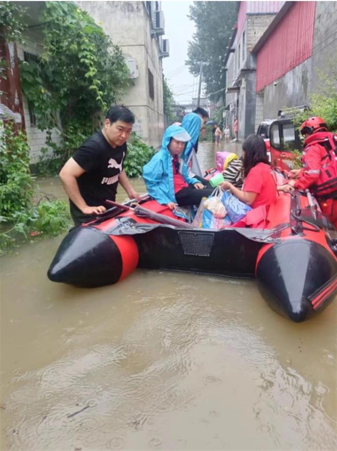 河南南阳遭遇极端暴雨，多支救援队伍已赶赴现场-河南南阳雨灾情况
