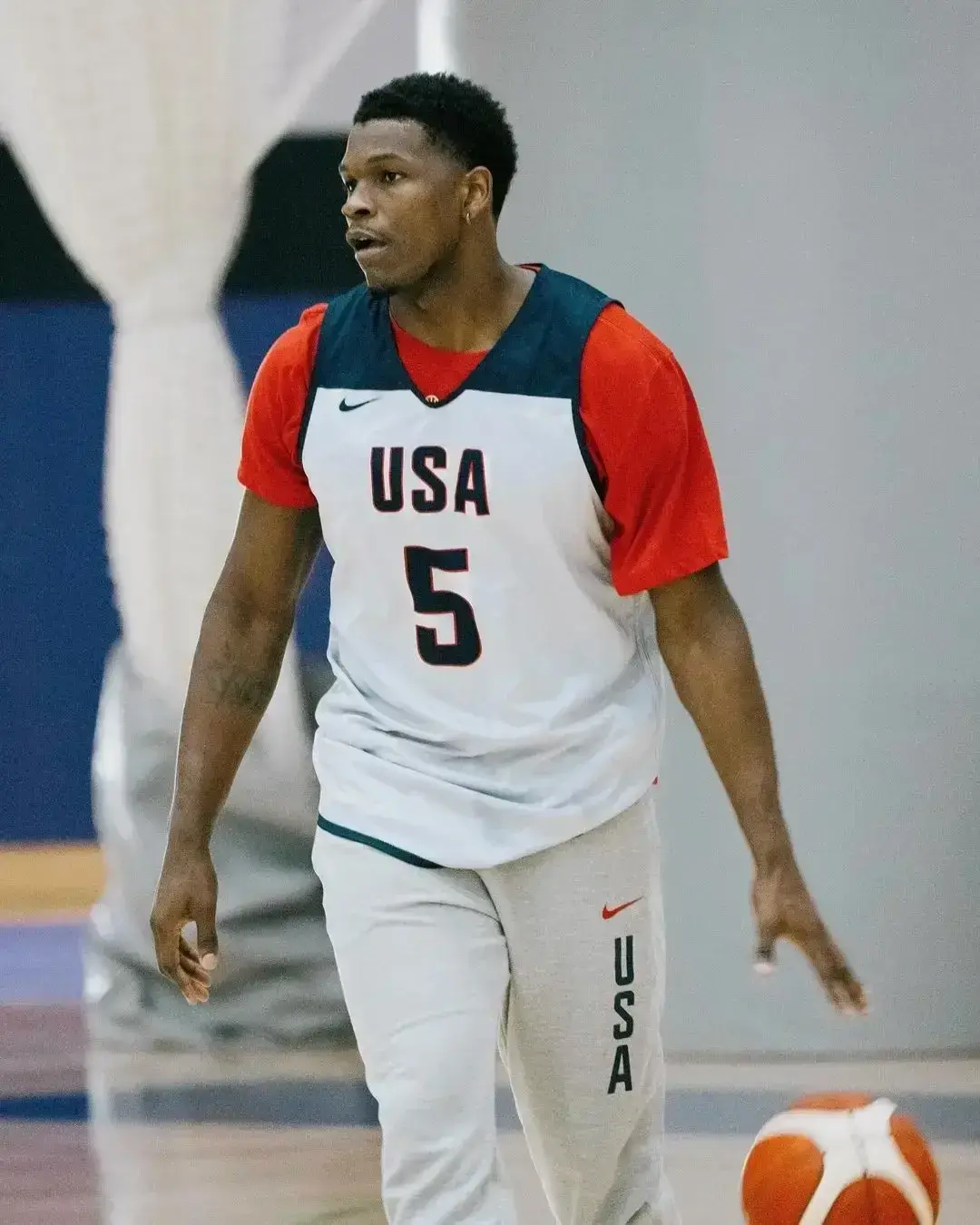 【独家揭秘】美国男篮险胜惊魂夜：金牌梦是否悬而未决？-美国男篮荣誉