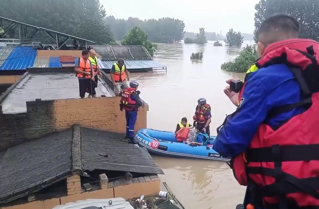 突发！南阳暴雨，沟平河满，花生全被淹玉米露头，前旱后涝太难了-河南花生的受灾情况