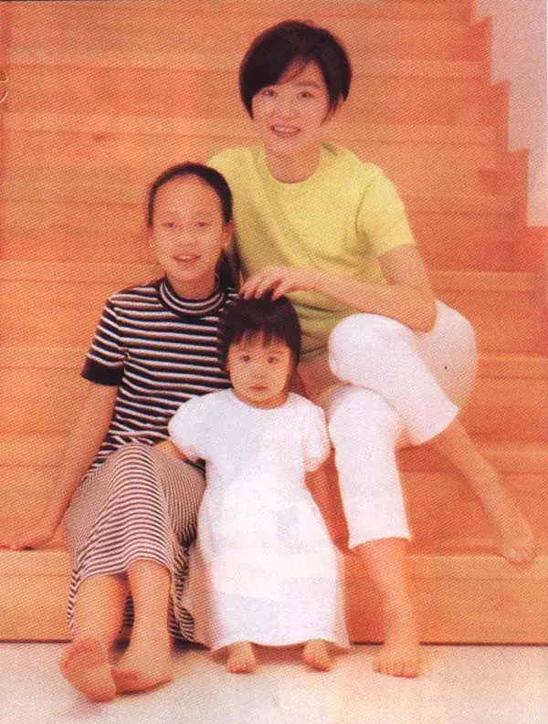 心疼！曝69岁林青霞摔断2根肋骨，因吃了3次安眠药，原因令人泪目-林青霞被骂