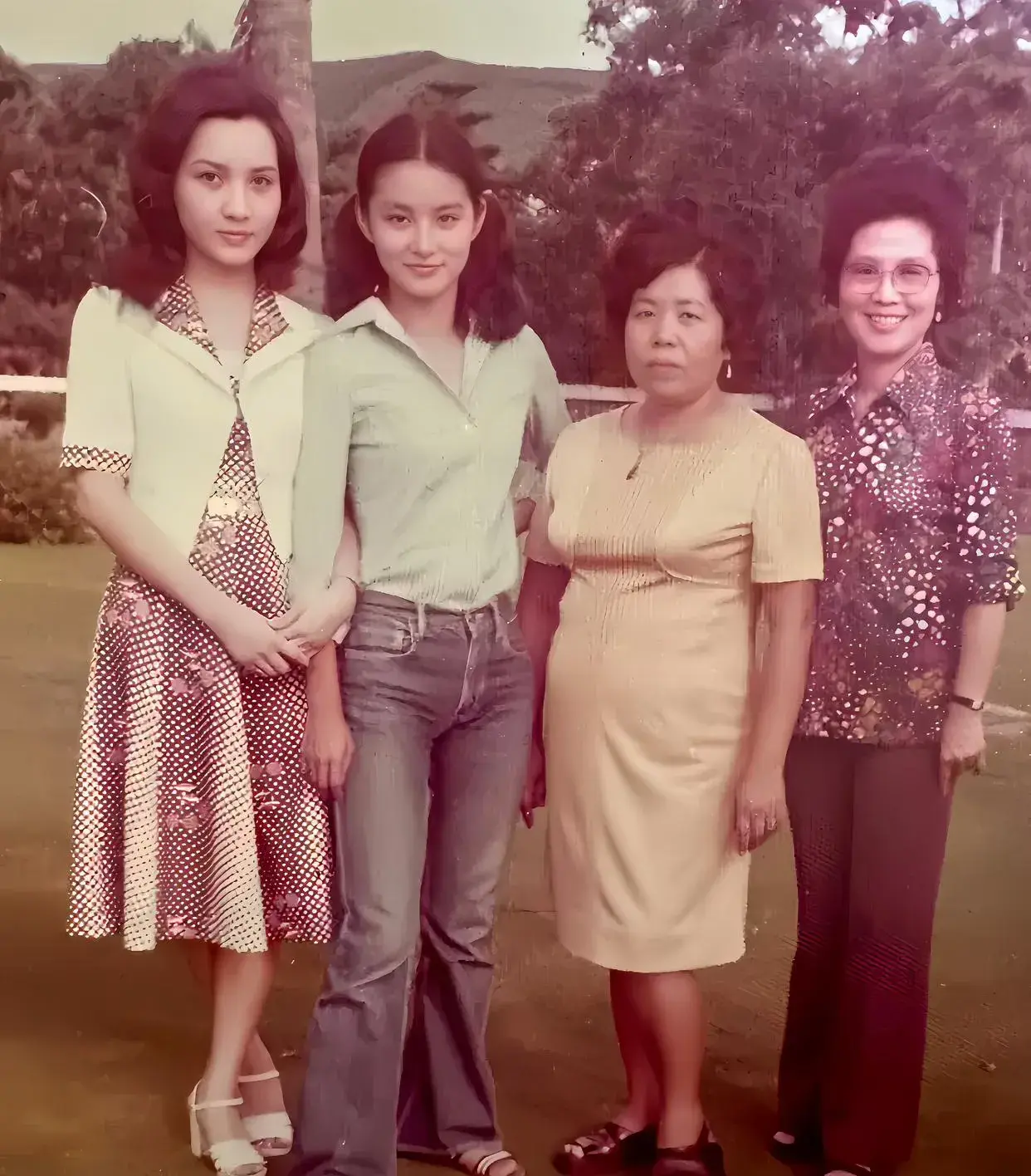 心疼！曝69岁林青霞摔断2根肋骨，因吃了3次安眠药，原因令人泪目-林青霞被骂