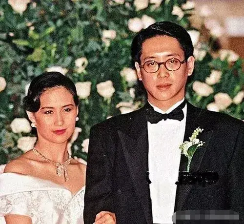 李嘉欣夫妇豪宅降价千万抛售：昔日辉煌居所今何在？-李嘉欣2021照片
