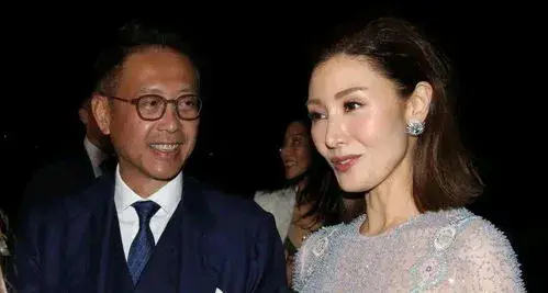 李嘉欣夫妇豪宅降价千万抛售：昔日辉煌居所今何在？-李嘉欣2021照片