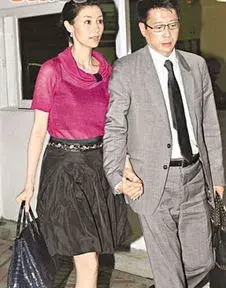李嘉欣夫妇豪宅降价千万抛售：昔日辉煌居所今何在？-李嘉欣2021照片