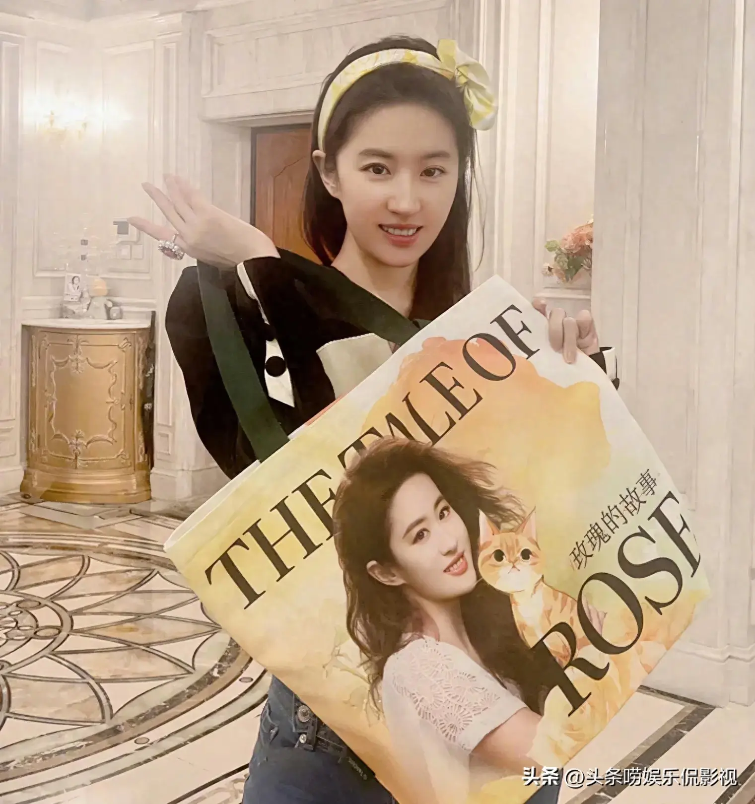 刘亦菲发文晒玫瑰周边照越素越美手持钢铁玫瑰好抢眼网友催更林一-刘亦菲惊艳造型图文