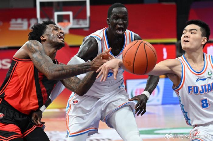 被付豪打掉3颗牙之人险掀翻美国！国内球员没培养，CBA却成南苏丹兵工-cba付豪视频