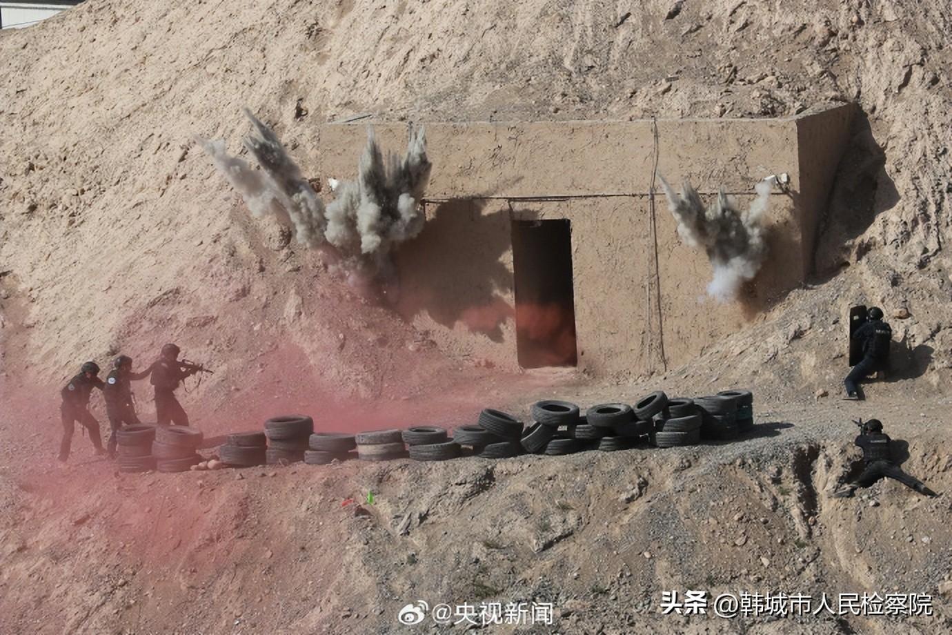 【法治热点早知道】“女子拒查票，飙英文辱骂乘务员”，通报来了-女乘客骂司机家人被打