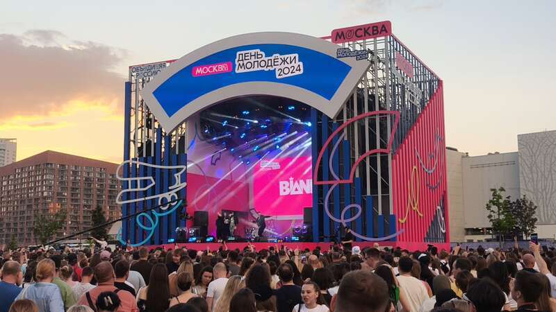 俄罗斯多地举办活动庆祝“青年日”-俄罗斯青年剧院