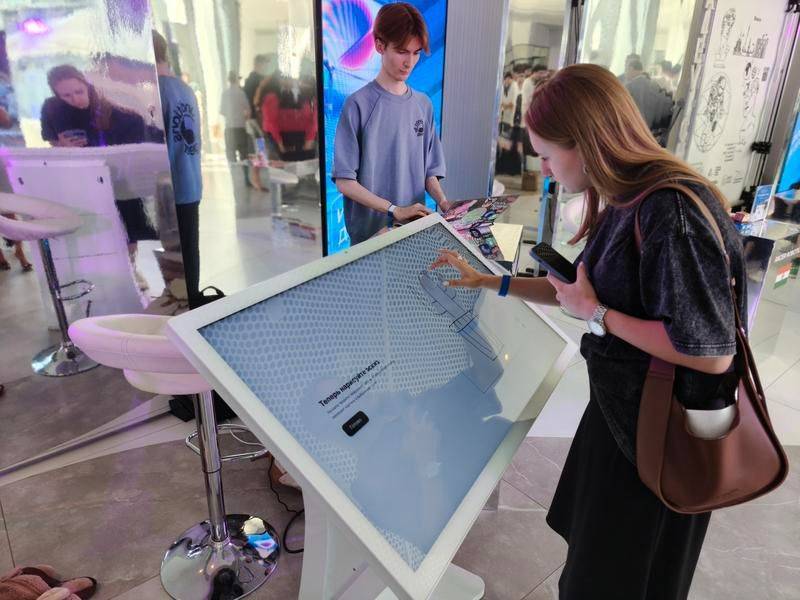 俄罗斯多地举办活动庆祝“青年日”-俄罗斯青年剧院