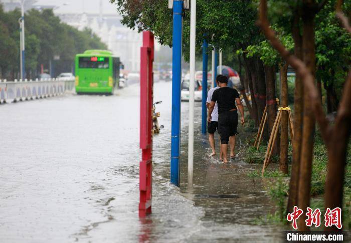 河南多地暴雨 10地市启动防汛四级应急响应-河南暴雨应对方案最新