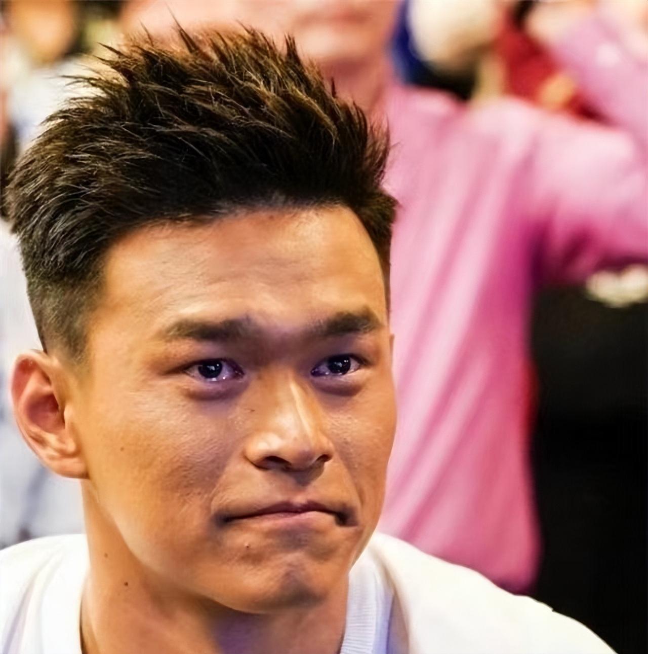 中国游泳队出征，孙杨霸气回应，暗示复出时间，剑指巴黎奥运会-孙杨还是中国游泳队队长吗