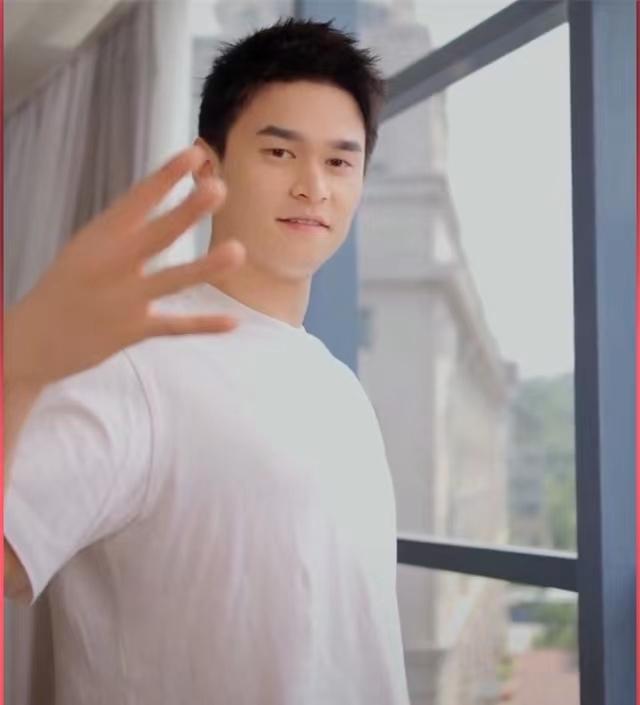 中国游泳队出征，孙杨霸气回应，暗示复出时间，剑指巴黎奥运会-孙杨还是中国游泳队队长吗