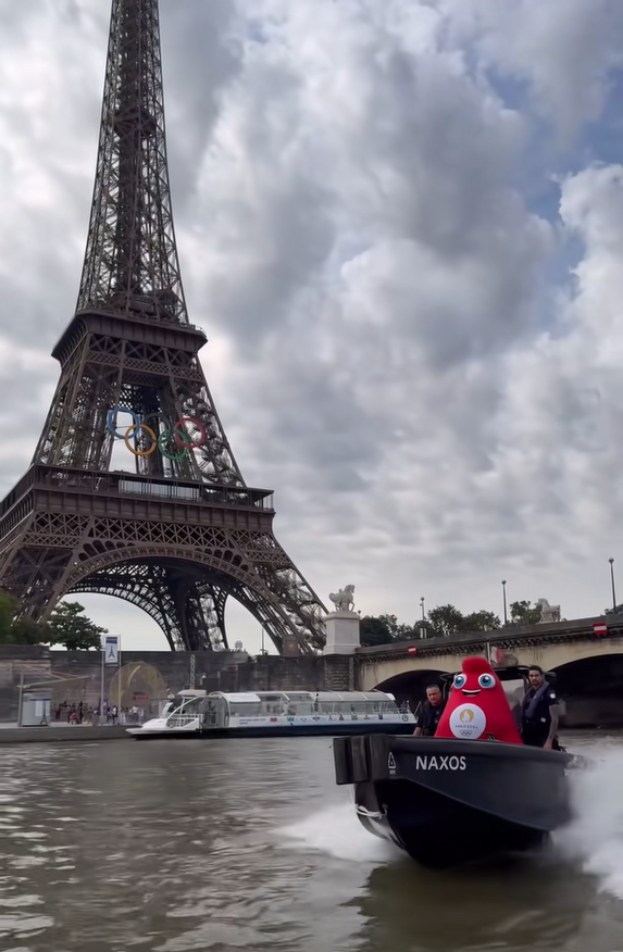 笑麻了！网友在巴黎偶遇奥运开幕式花样彩排-2024年巴黎奥运会口号