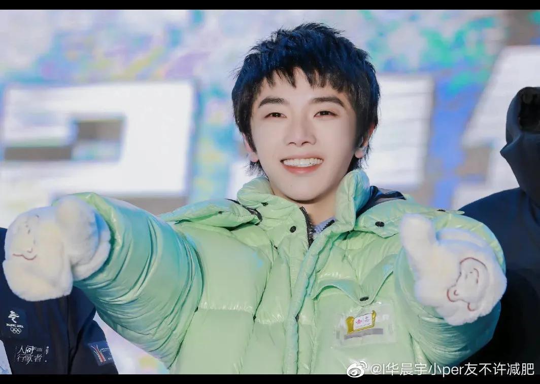 华晨宇加盟冬梦之约2，身穿粉色滑雪衣，彰显青春活力-华晨宇助力冬奥会