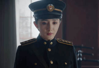 杨幂农妇造型被嘲太假！一味追求白幼瘦审美，体型仪态背离角色-杨幂的白裙造型视频