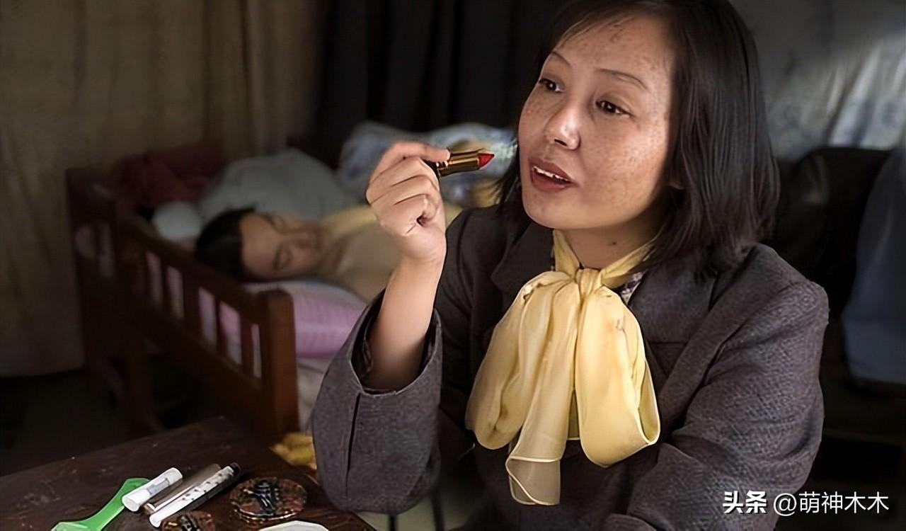 杨幂农妇造型被嘲太假！一味追求白幼瘦审美，体型仪态背离角色-杨幂的白裙造型视频