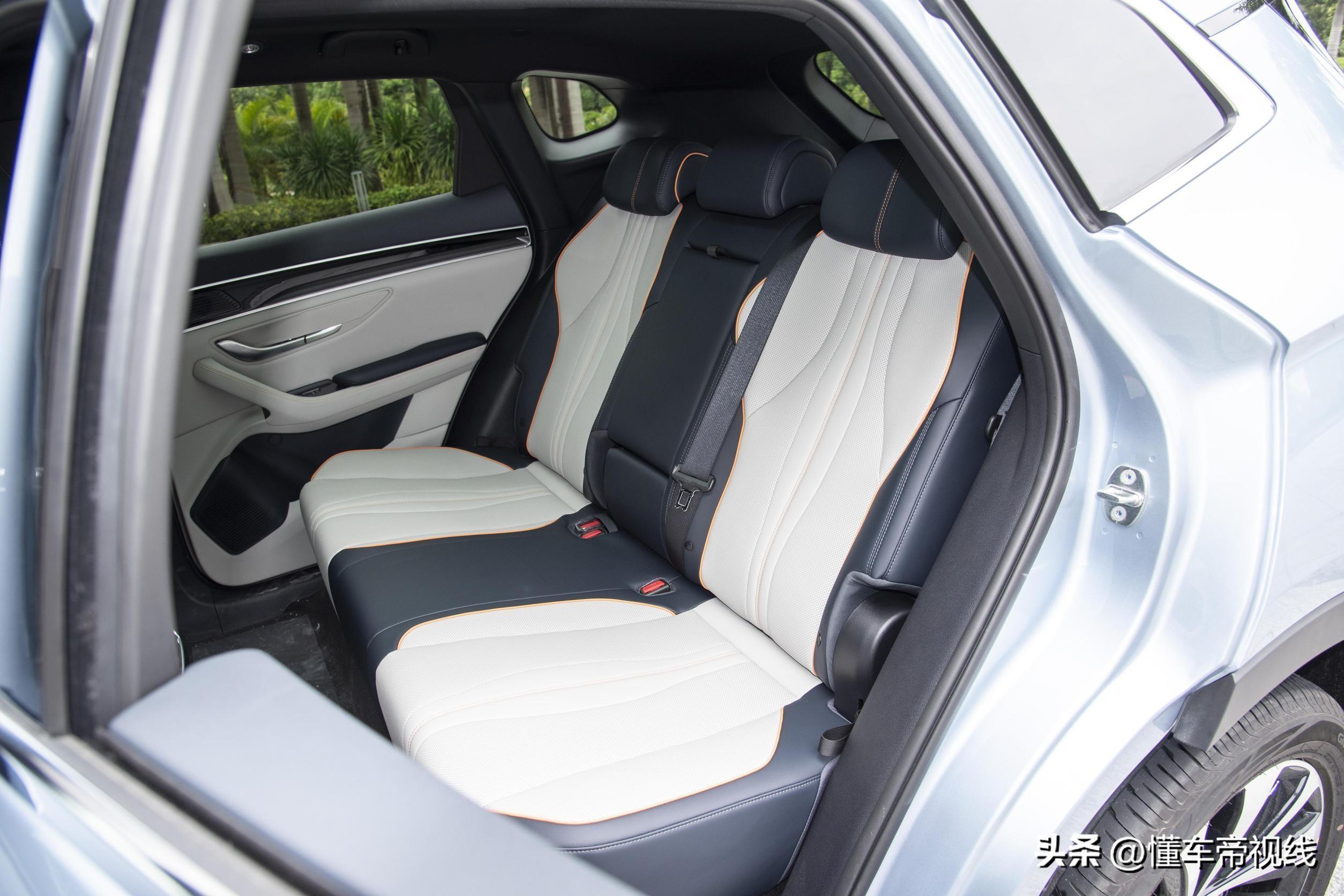 新车 | 12.98万元起售，DM-i增71公里版本，比亚迪宋PLUS荣耀版上市-比亚迪宋plus尊荣型