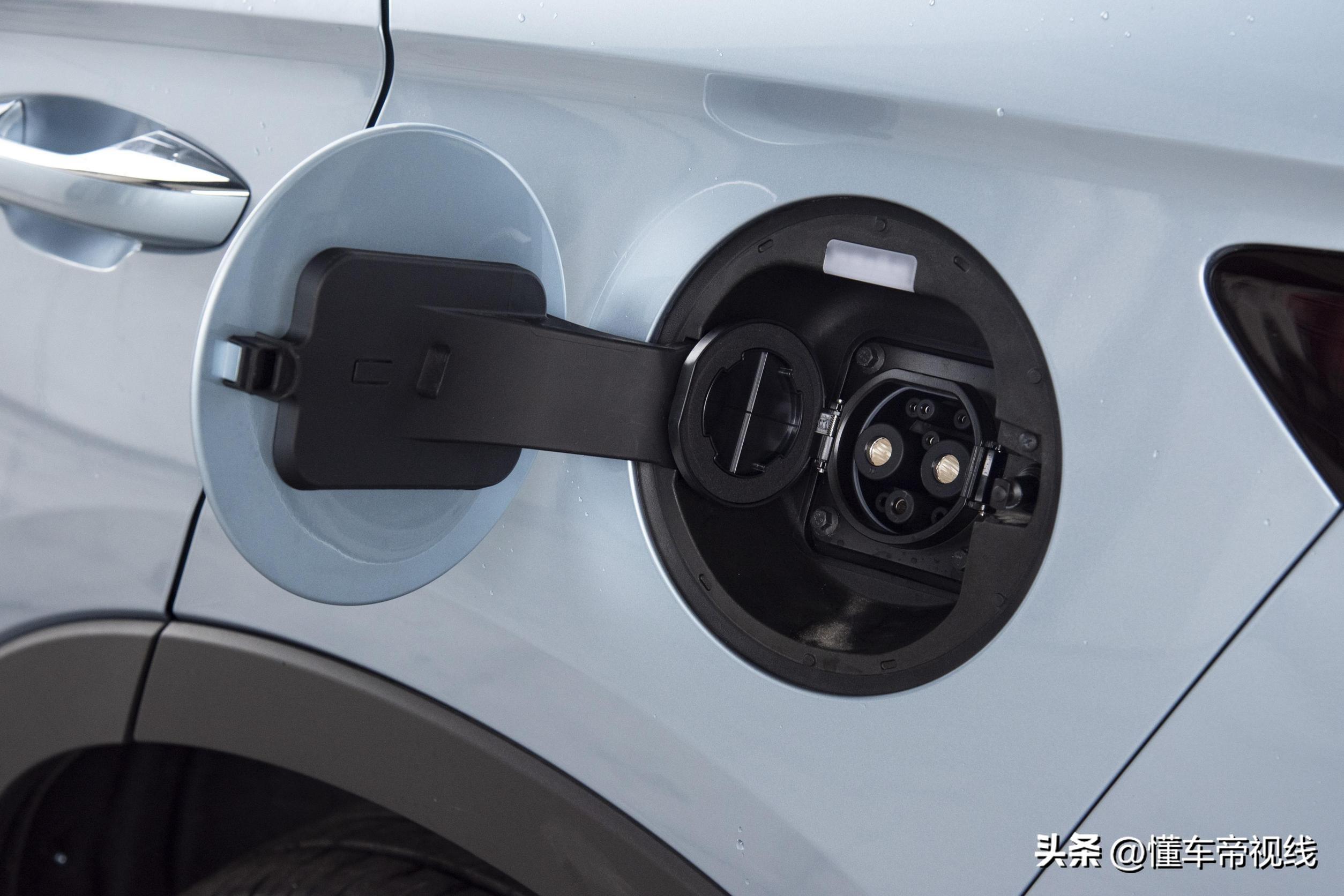 新车 | 12.98万元起售，DM-i增71公里版本，比亚迪宋PLUS荣耀版上市-比亚迪宋plus尊荣型