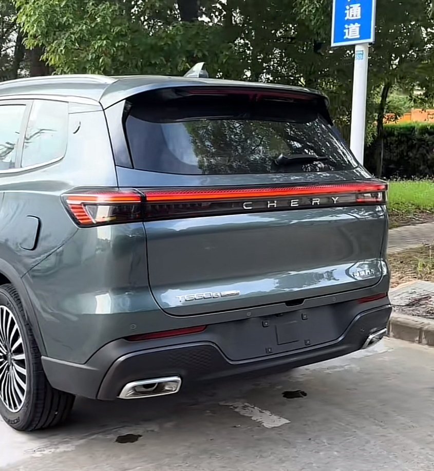 新款奇瑞瑞虎8 PLUS实车曝光，采用新前脸和新内饰-奇瑞瑞虎8plus2024款