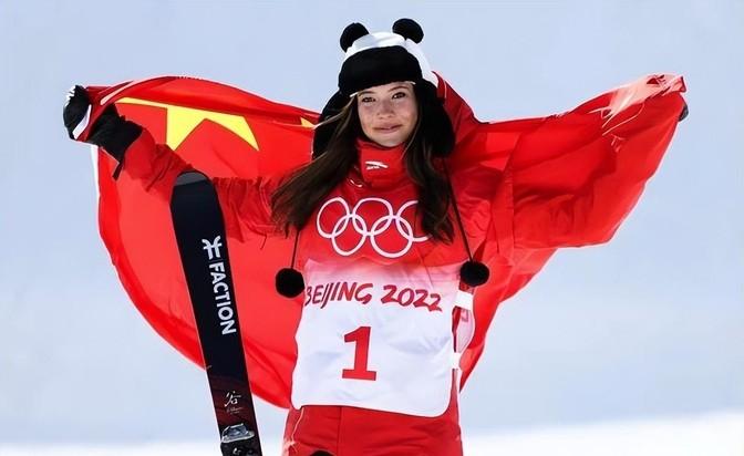 巴黎奥运火炬赛惊现逆转！谷爱凌输了？赵露思凭啥赢？-奥运火炬巴黎受阻