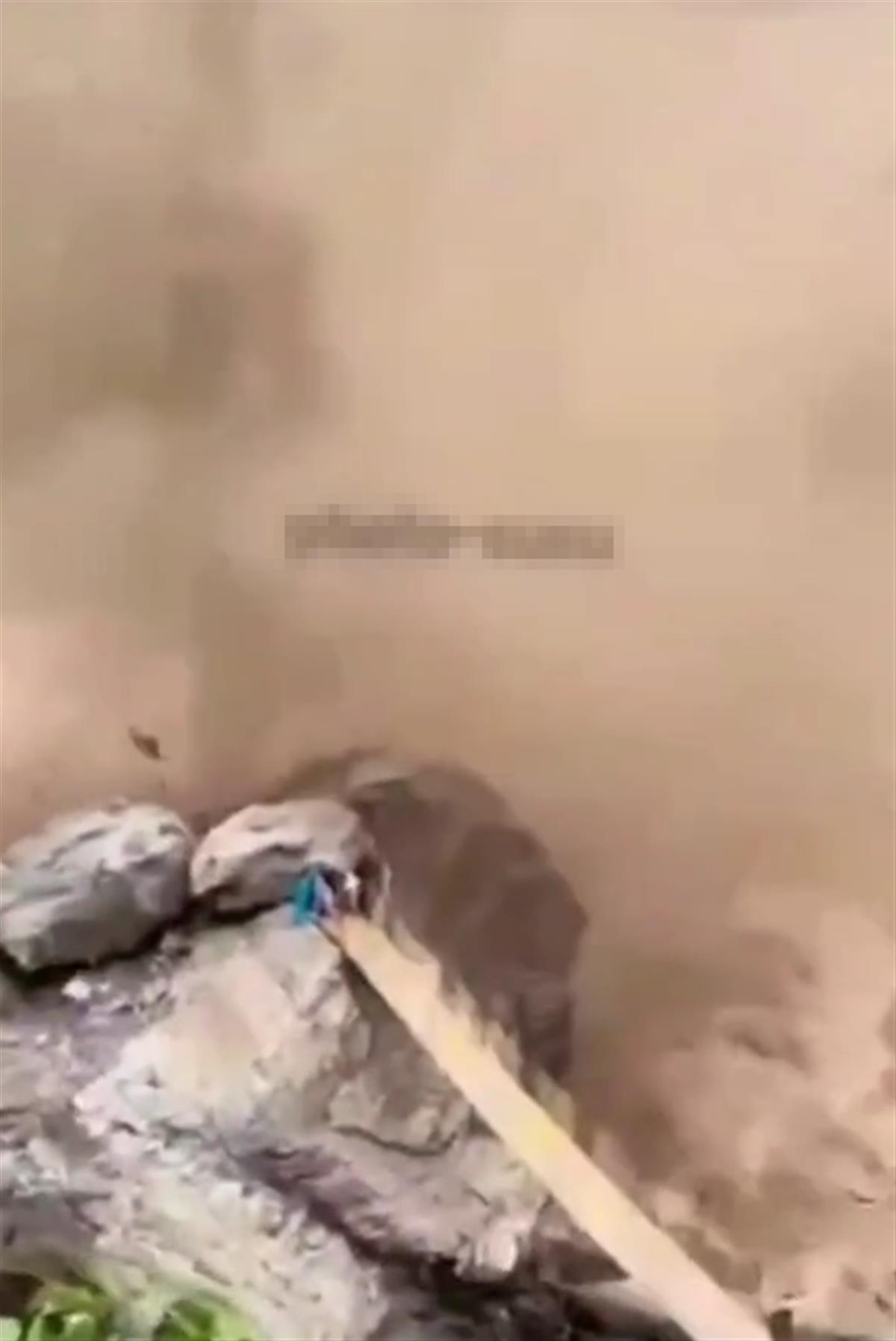 中虎跳峡景区发生山体滑坡，事发时下方有游客拍照，旅游局称未造成人员伤亡-中虎跳峡徒步路线地图