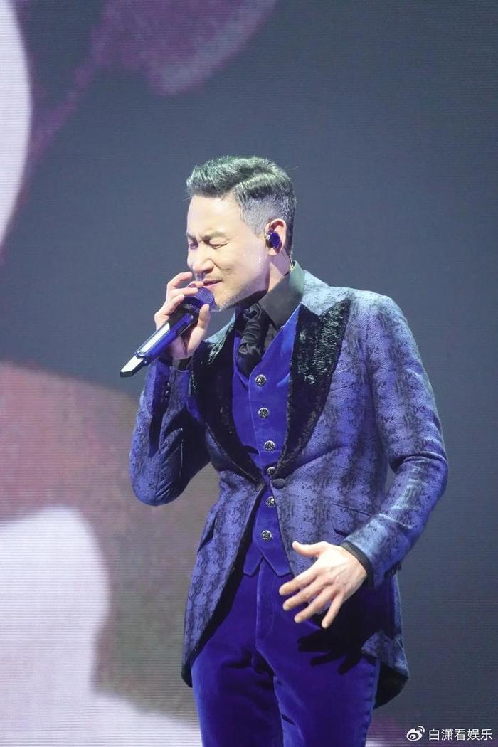 63岁张学友劳累病倒！因声带红肿取消杭州演唱会，歌神手写信道歉-张学友唱功到底怎么样