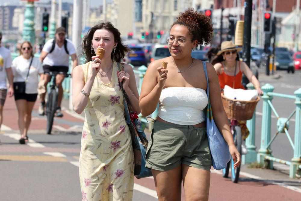 全球开启“加热模式” ，美国多城市高温纪录被刷新，气温一度在50℃-美国高温2021