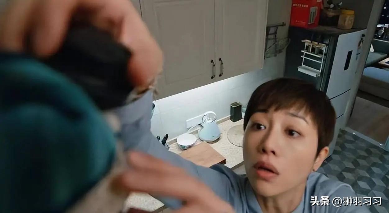 令人窒息！大二女生卧室被父母装监控，离家出走前报警寻求帮助-爸妈在家里装监控犯法吗