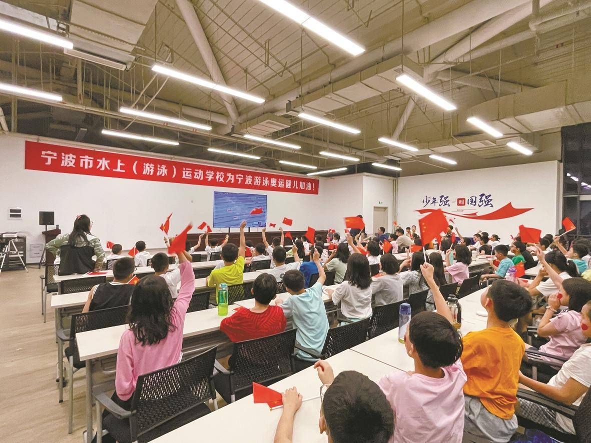 余依婷亮相接力项目 顺利晋级女子4×100米自由泳决赛-余依婷蛙泳