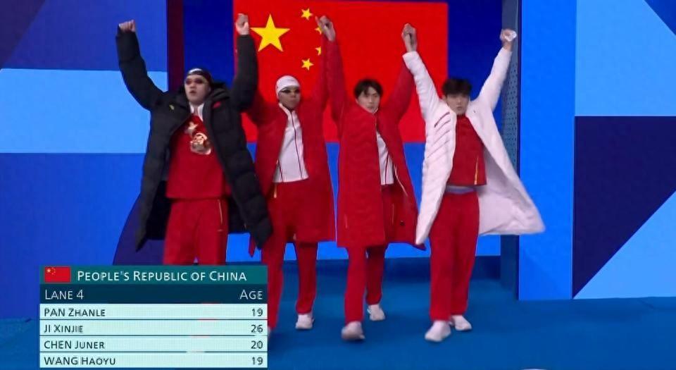 太强了！潘展乐46秒92打破奥运纪录，但一枚奖牌咋这么难-潘展乐个人简历身高