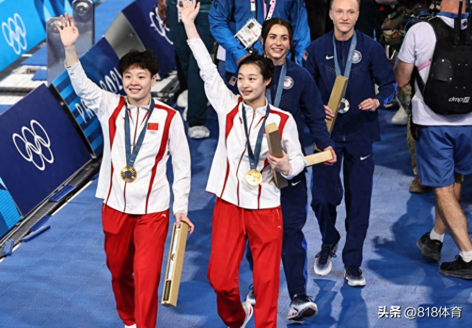 可爱!陈艺文昌雅妮夺冠全红婵变迷妹,挥舞国旗庆祝拿相机追拍师姐-陈艺州百度百科