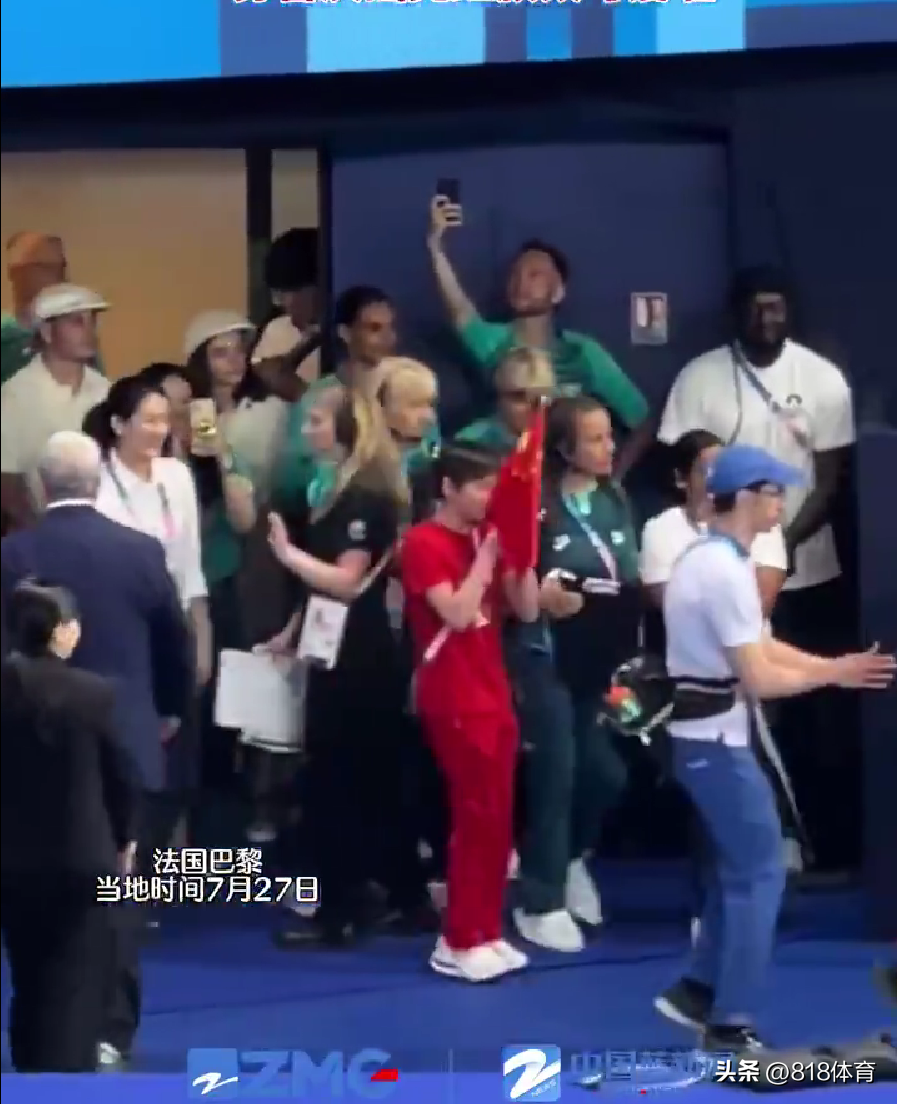 可爱!陈艺文昌雅妮夺冠全红婵变迷妹,挥舞国旗庆祝拿相机追拍师姐-陈艺州百度百科