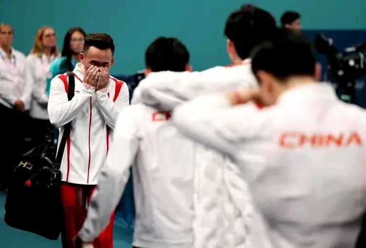 中国体操男团摘银 赛后都哭了-中国体操男团冠军有哪些