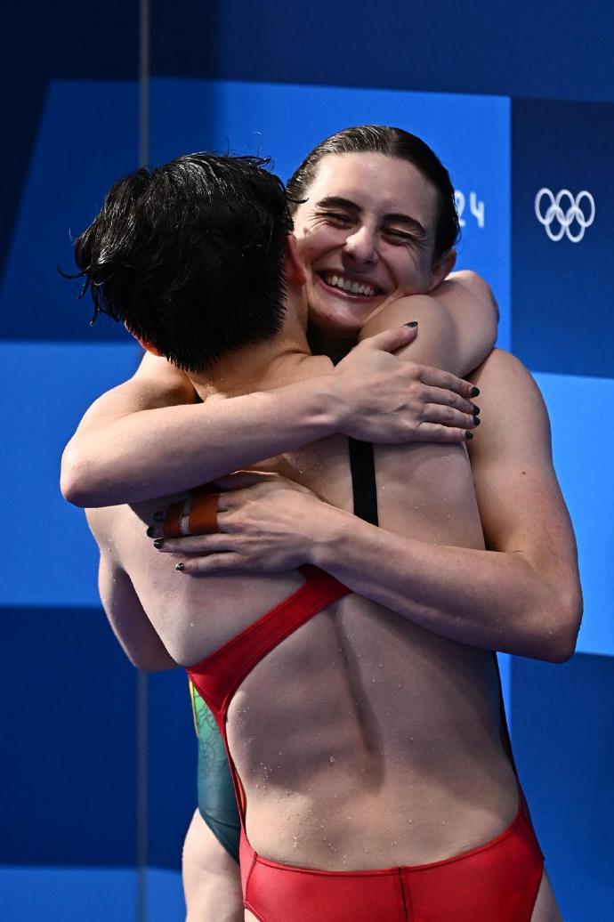 巴黎奥运陈艺文跳水金牌？广州塔为陈艺文亮灯？要被全红婵笑死了-陈艺文夺3米板冠军