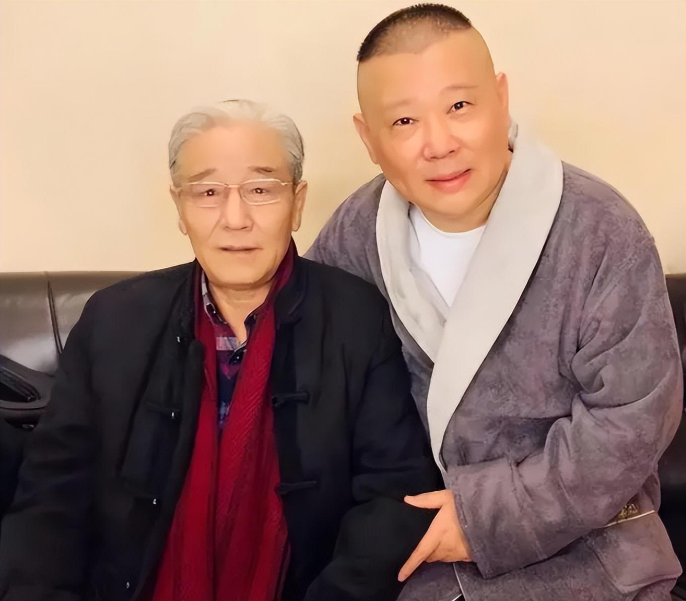 马志明开心庆80岁大寿！郭德纲现身送祝福，刘威坐侧位，其乐融融-马志明相声实力对比郭德纲